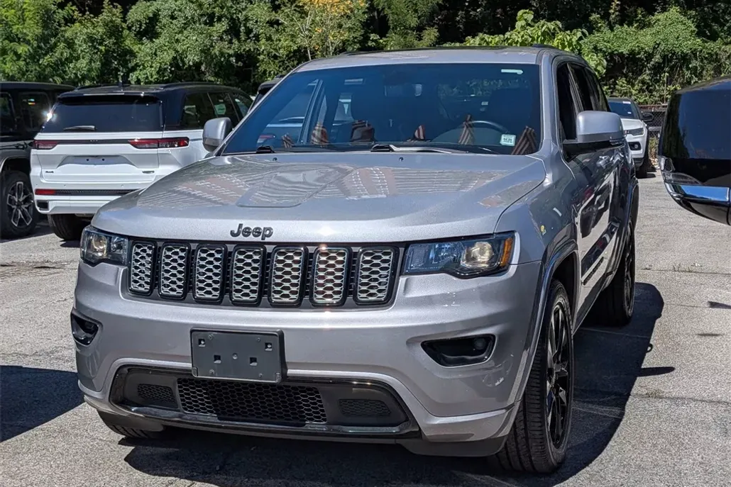 2020 Jeep Grand Cherokee Altitude photo 1