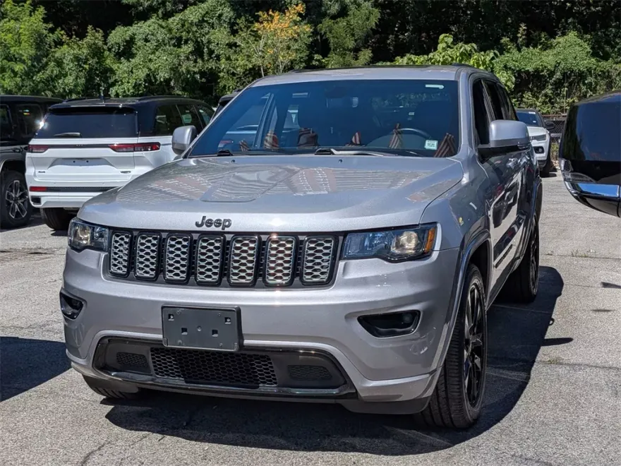 2020 Jeep Grand Cherokee Altitude photo 1