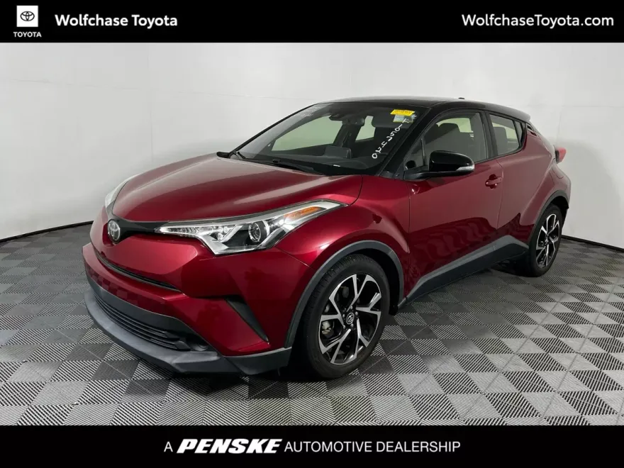 2019 Toyota C-HR XLE photo 1