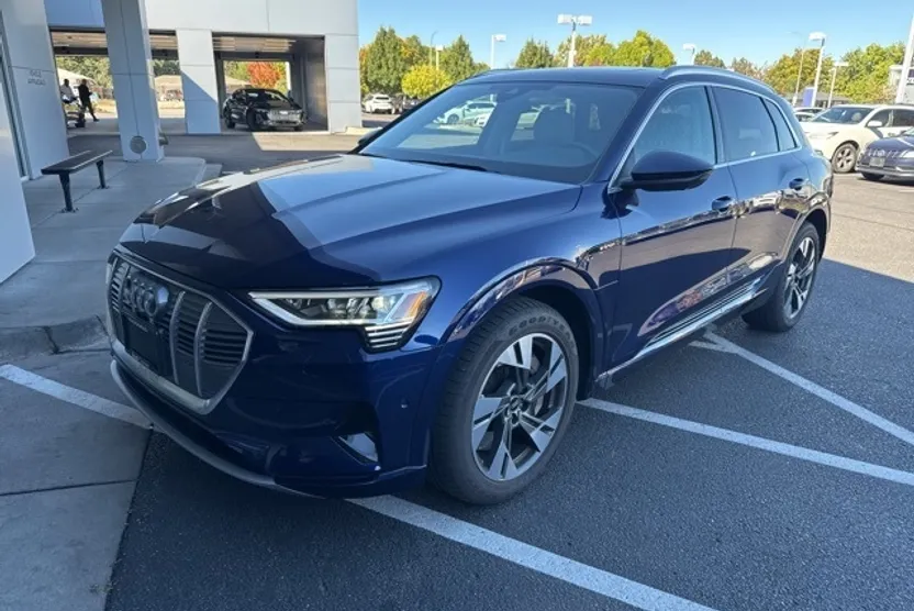 2023 Audi e-tron Premium Plus photo 1