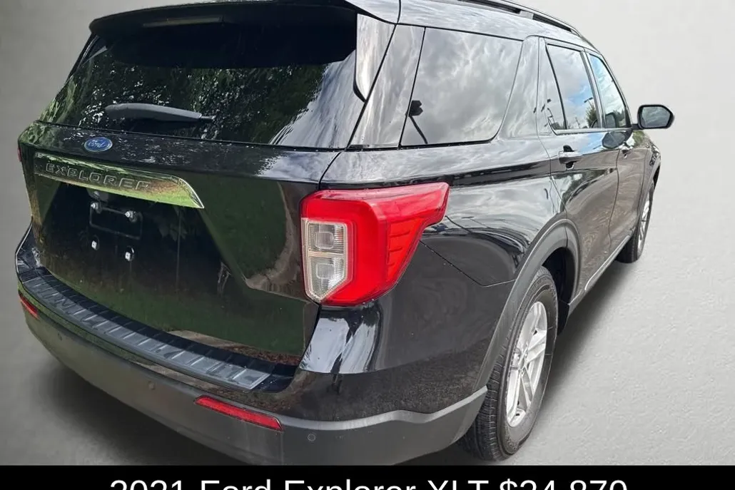 2021 Ford Explorer XLT photo 1