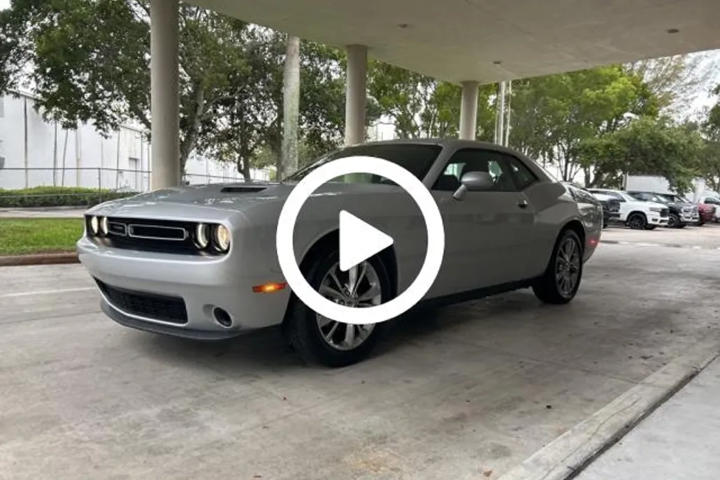 2023 Dodge Challenger SXT photo 1
