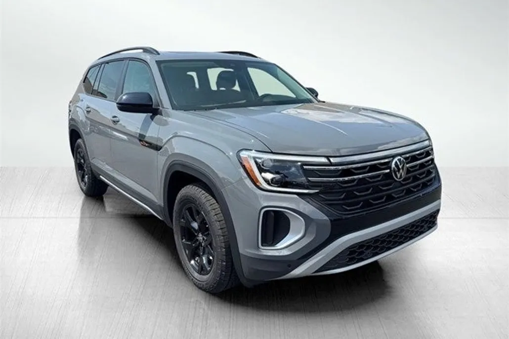 2025 Volkswagen Atlas Peak Edition SE photo 1