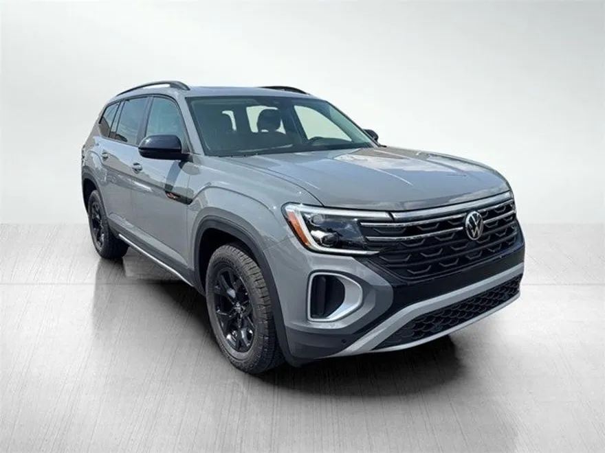2025 Volkswagen Atlas Peak Edition SE photo 1
