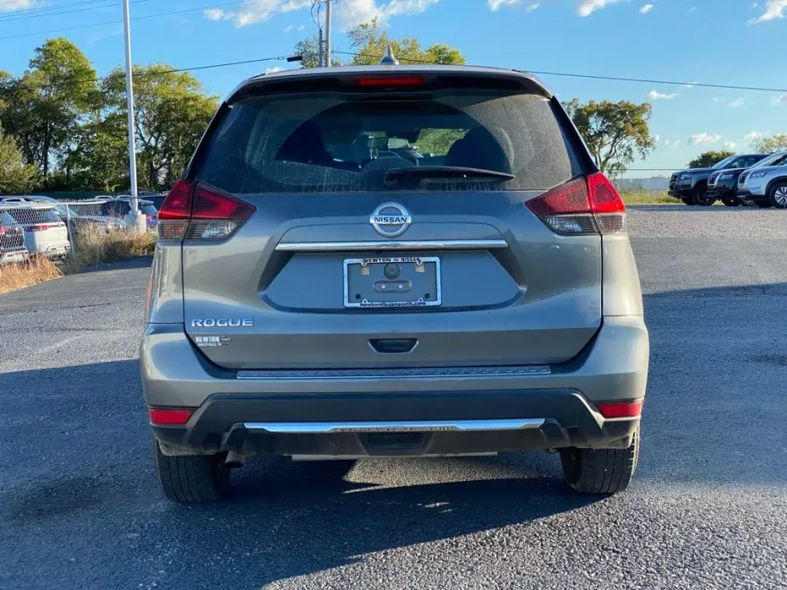 2020 Nissan Rogue S photo 1