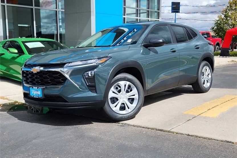 2025 Chevrolet Trax LS photo 1