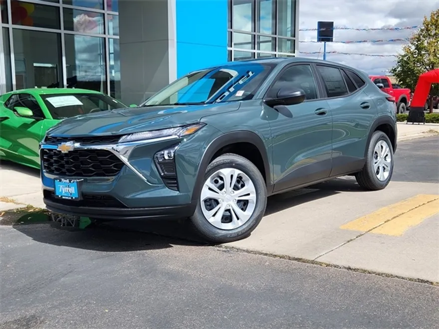 2025 Chevrolet Trax LS photo 1