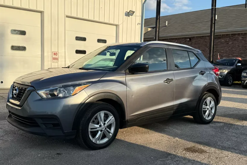 2019 Nissan Kicks S photo 1