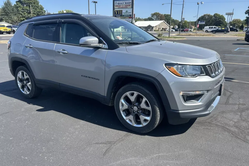 2018 Jeep Compass Limited photo 1