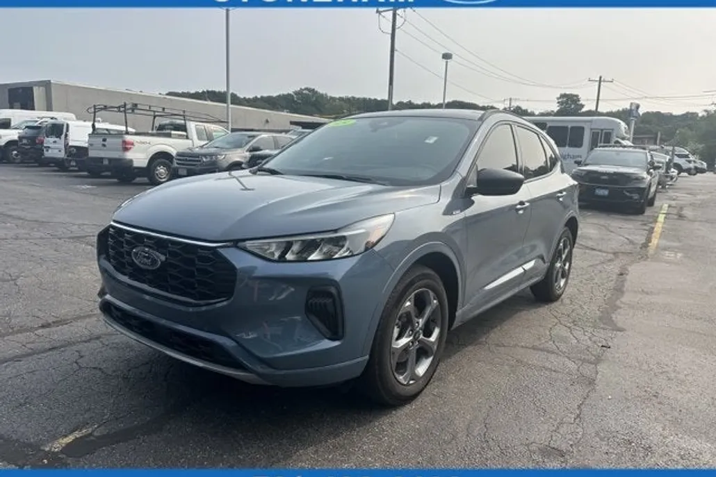2024 Ford Escape ST-Line photo 1