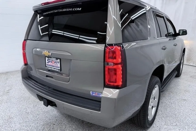 2017 Chevrolet Tahoe LT photo 1