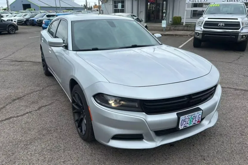 2019 Dodge Charger SXT photo 1