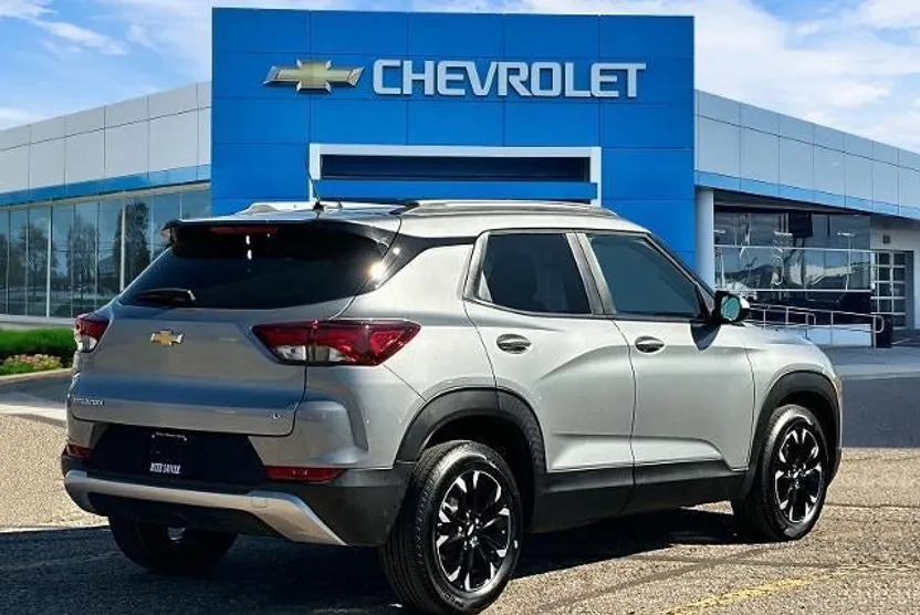2023 Chevrolet Trailblazer LT photo 1