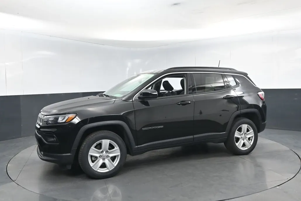 2022 Jeep Compass Latitude photo 1