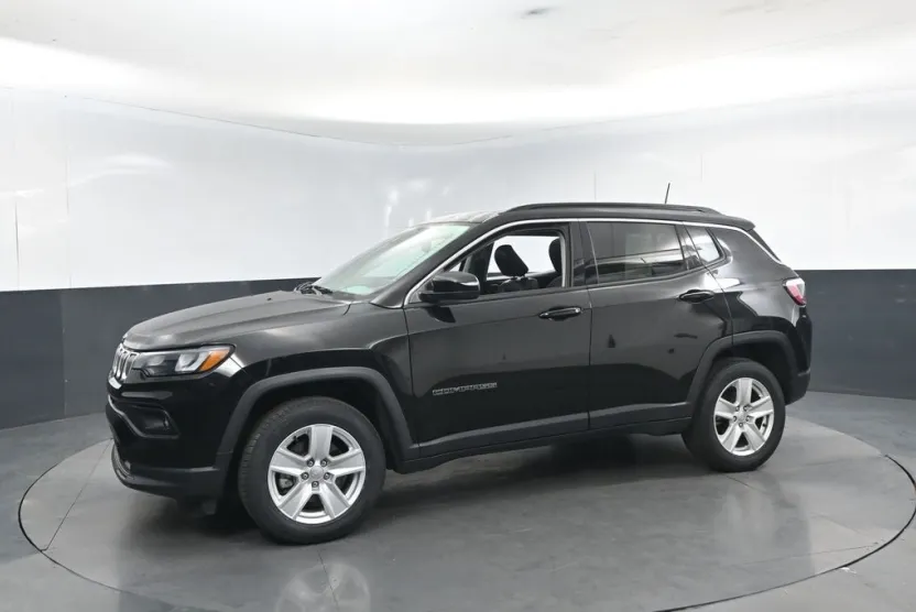 2022 Jeep Compass Latitude photo 1