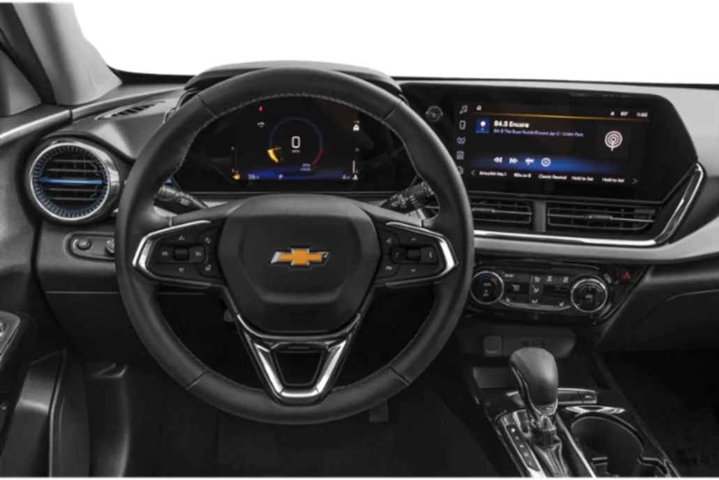 2025 Chevrolet Trax LT photo 4