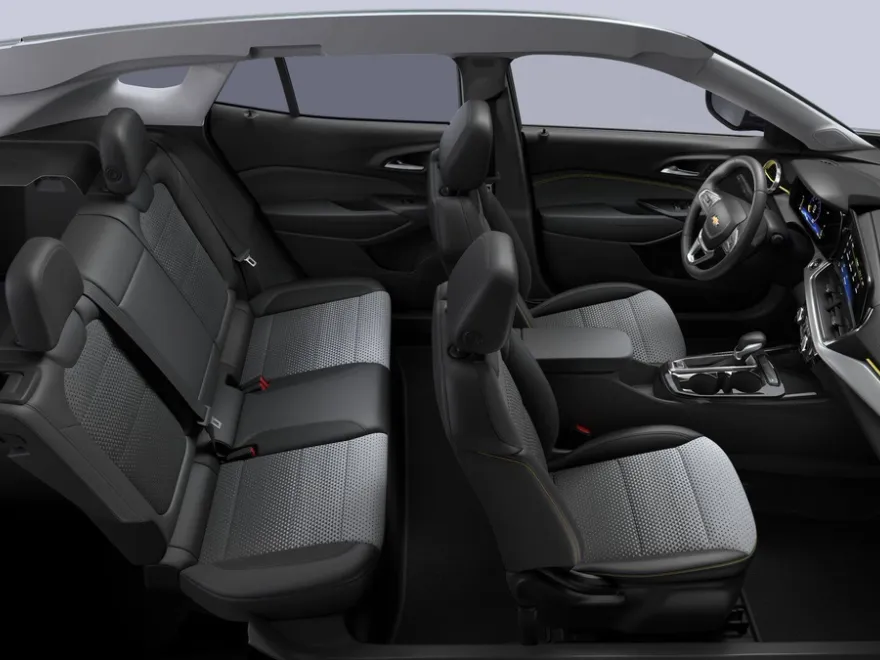 2025 Chevrolet Trax LT photo 1