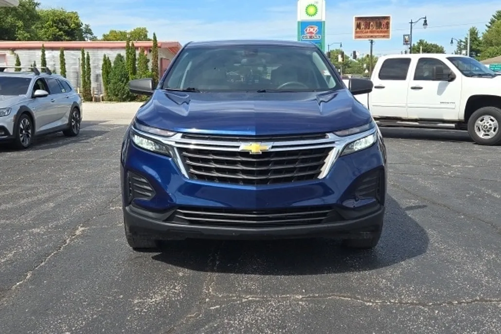 2023 Chevrolet Equinox LS photo 1