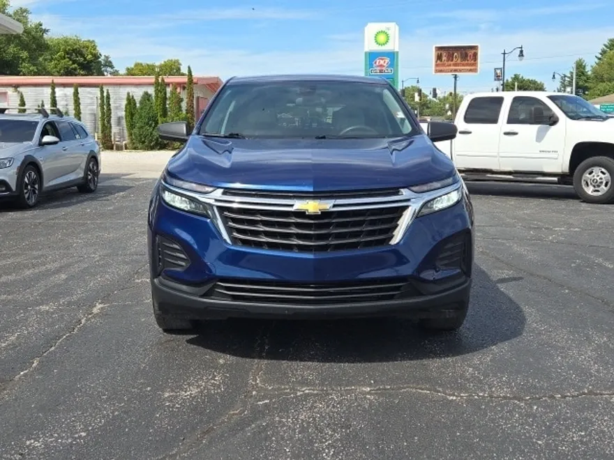 2023 Chevrolet Equinox LS photo 1