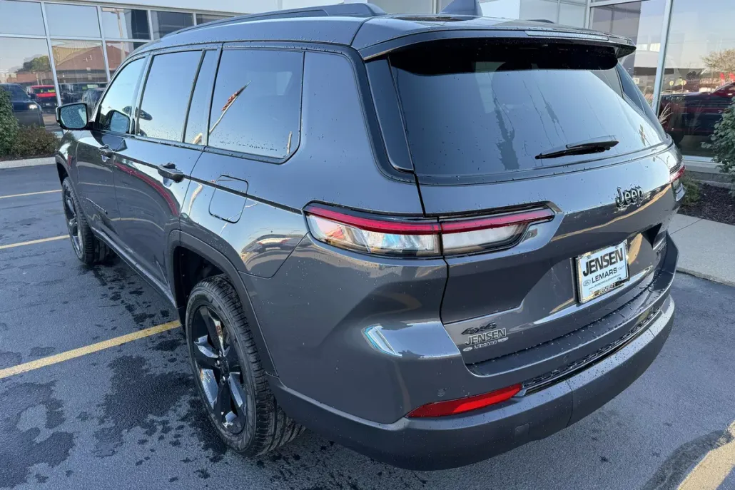 2025 Jeep Grand Cherokee Limited photo 1