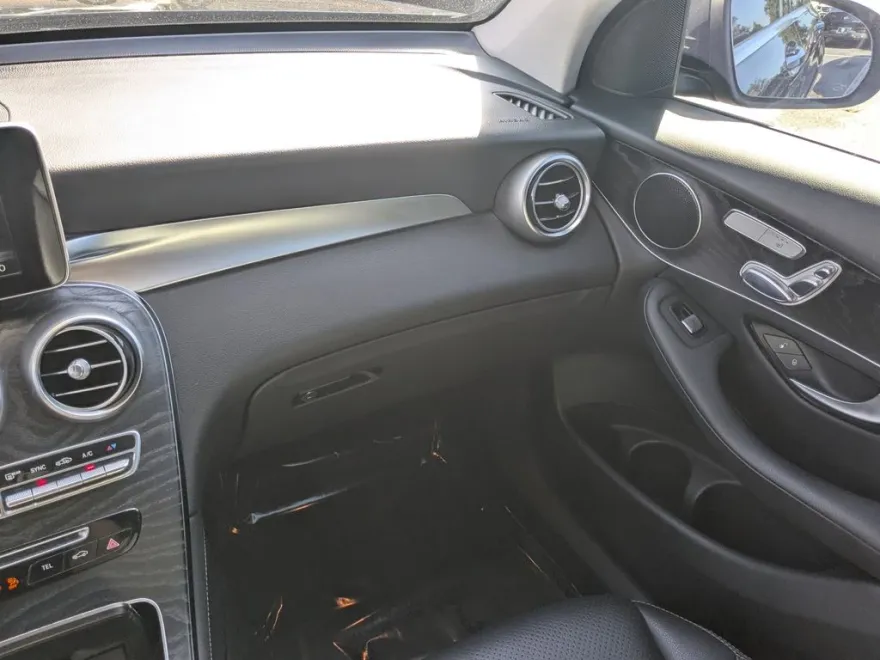 2017 Mercedes Benz GLC 300 photo 1
