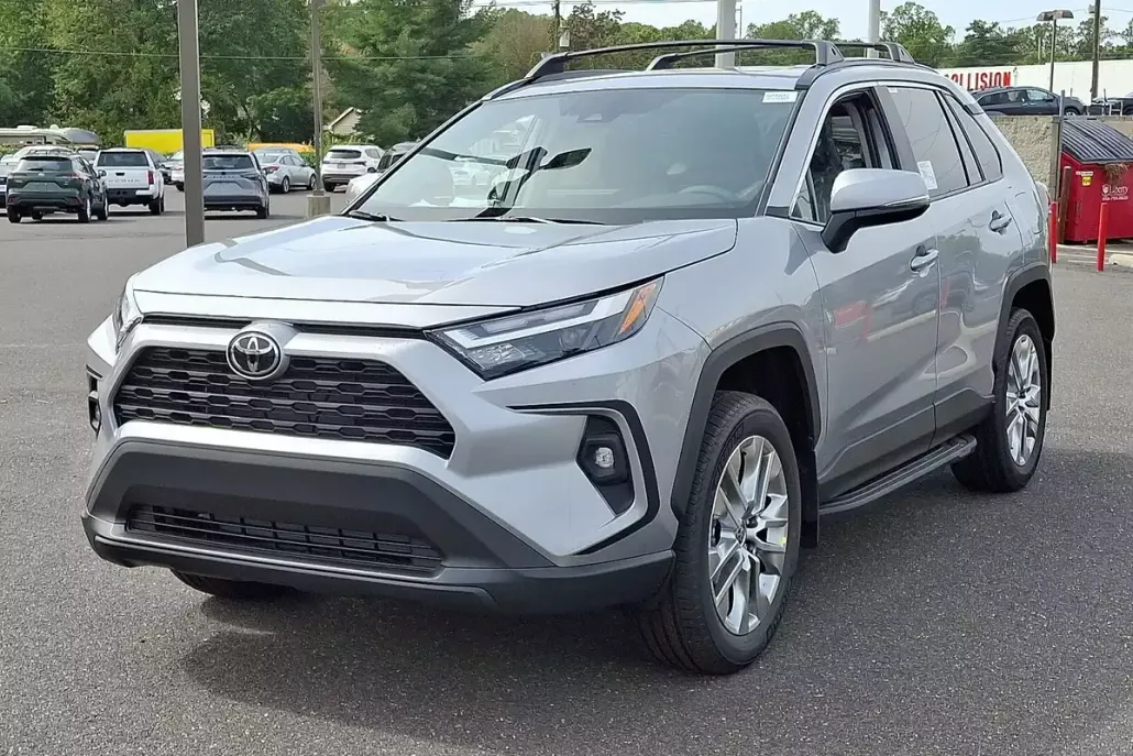 2025 Toyota RAV4 XLE Premium photo 1