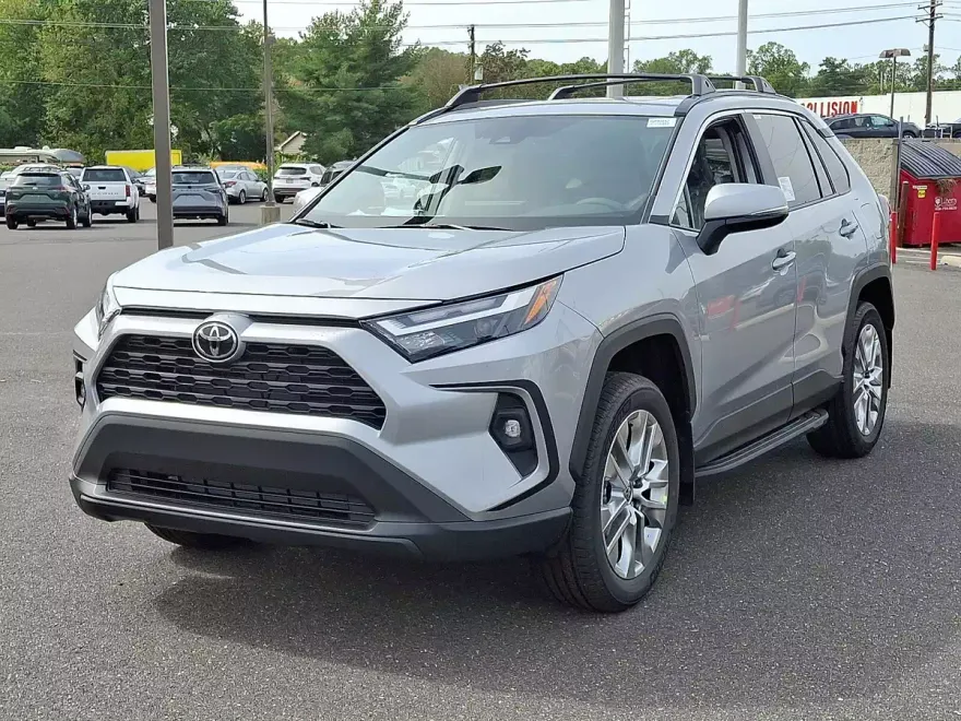 2025 Toyota RAV4 XLE Premium photo 1