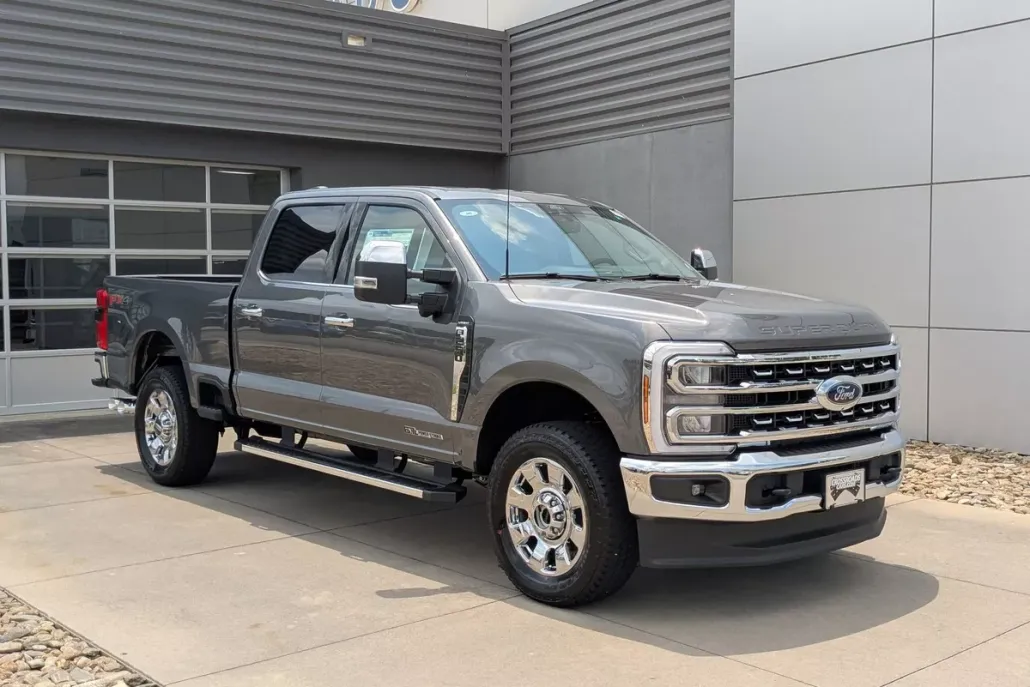 2025 Ford F-250 Lariat photo 1