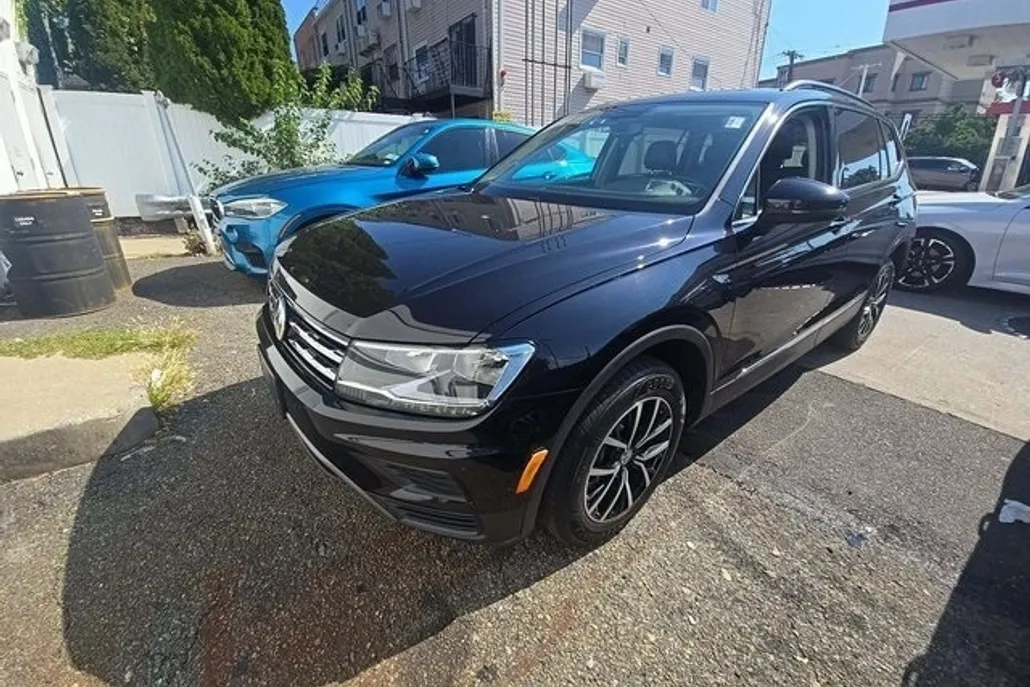 2021 Volkswagen Tiguan SE photo 1