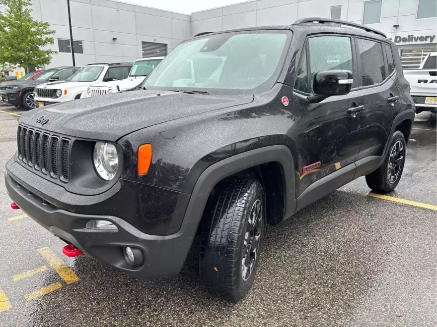 2023 Jeep Renegade Trailhawk photo 1