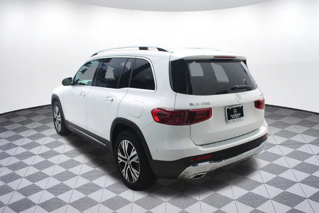 2026 Mercedes Benz GLB 250 4MATIC photo 1