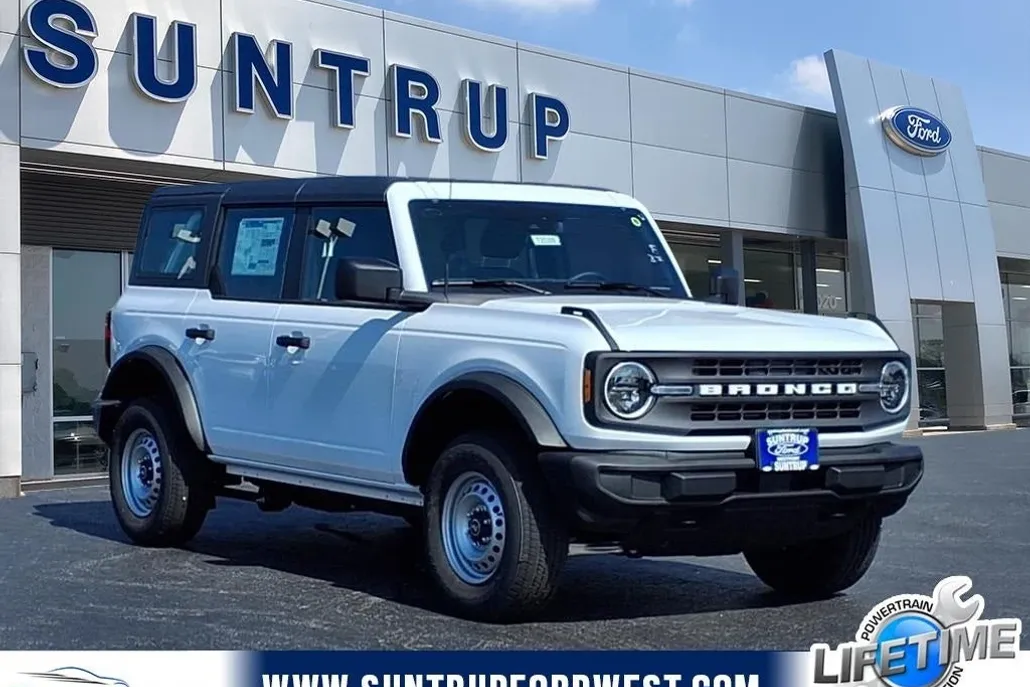 2025 Ford Bronco Base photo 1