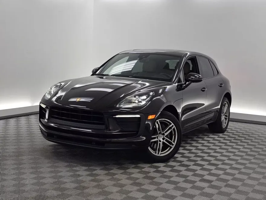 2022 Porsche Macan photo 1
