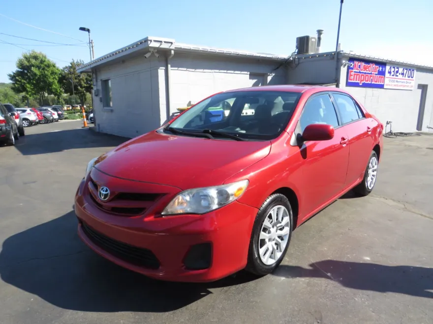 2012 Toyota Corolla LE photo 1