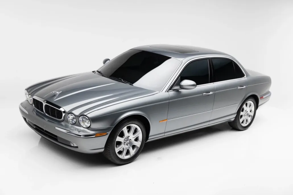 2004 Jaguar XJ Base photo 1