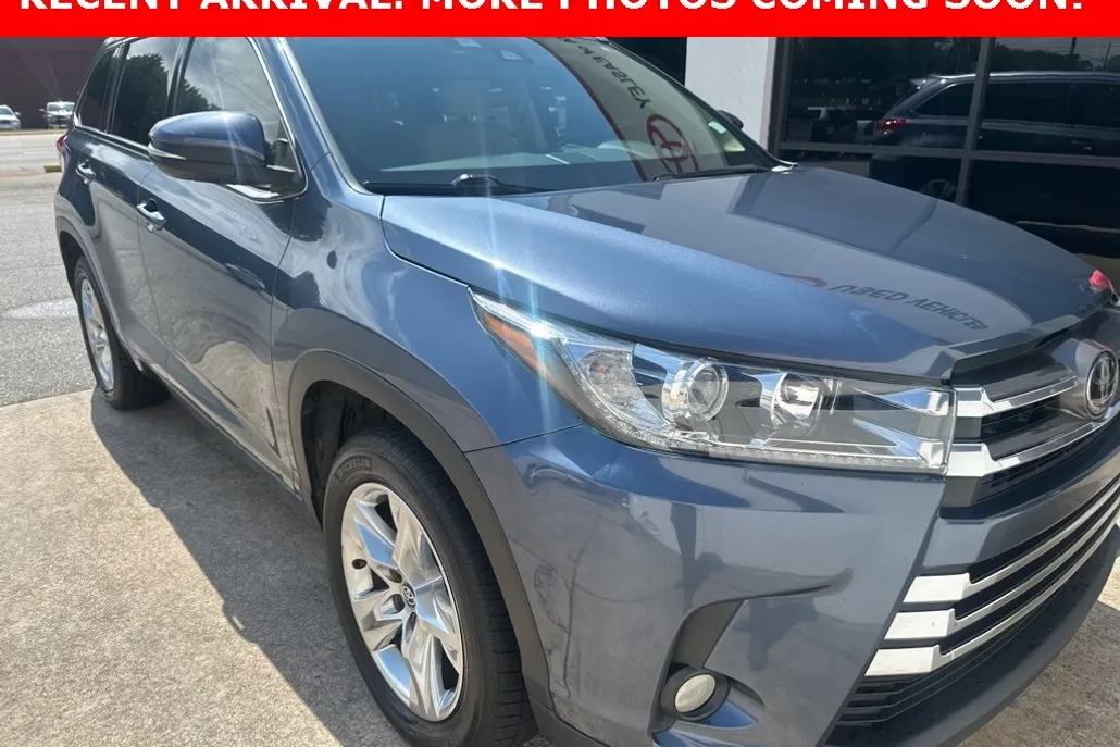 2017 Toyota Highlander Limited photo 1