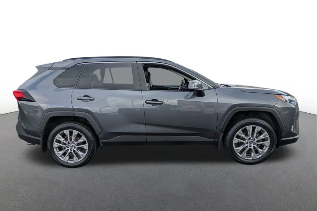 2022 Toyota RAV4 XLE Premium photo 1