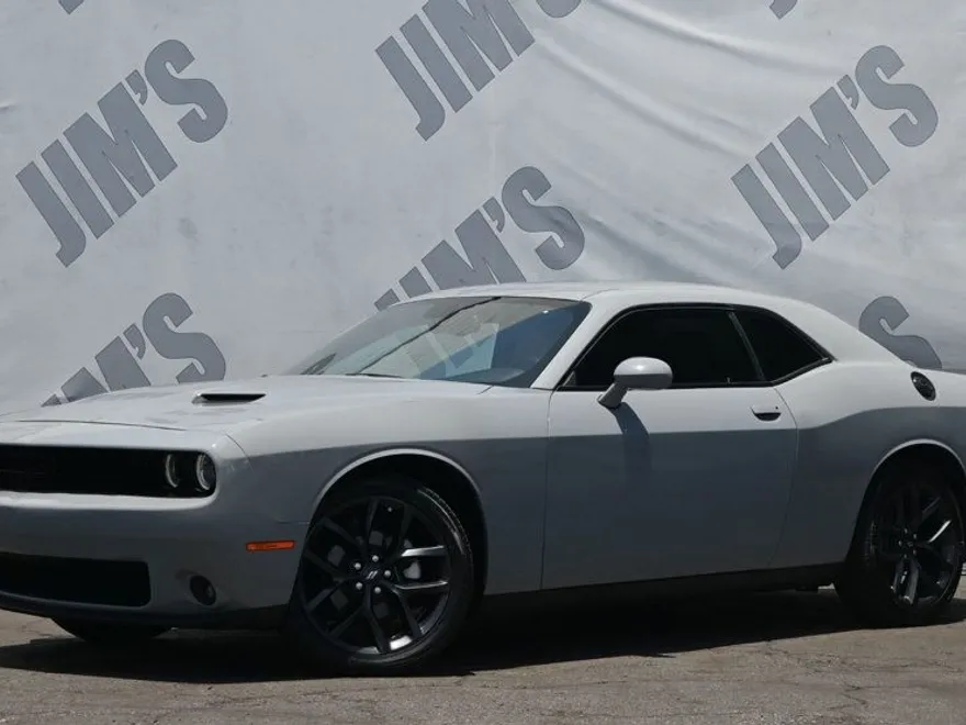 2022 Dodge Challenger SXT photo 1