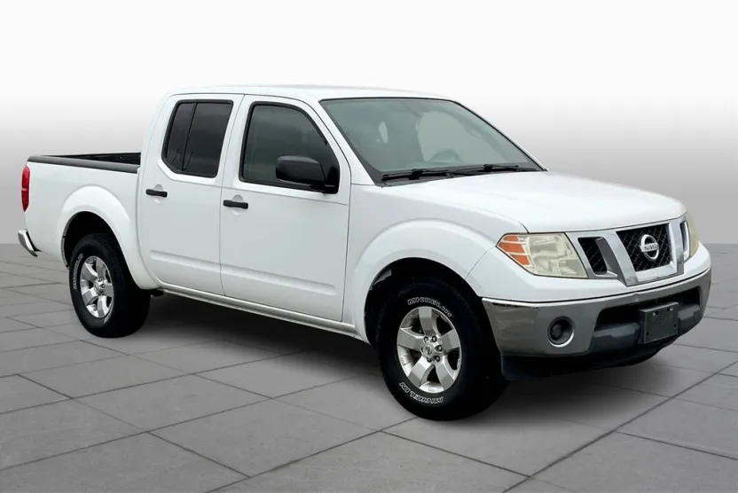 2011 Nissan Frontier SV photo 1