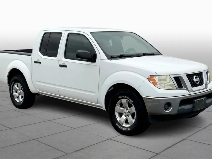 2011 Nissan Frontier SV photo 1