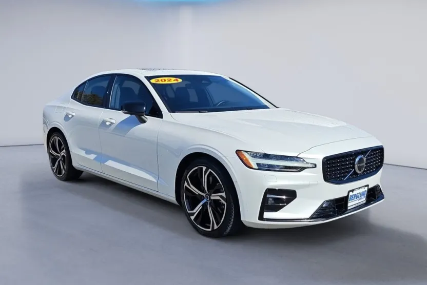 2024 Volvo S60 B5 Plus photo 1