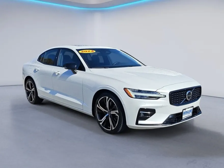 2024 Volvo S60 B5 Plus photo 1