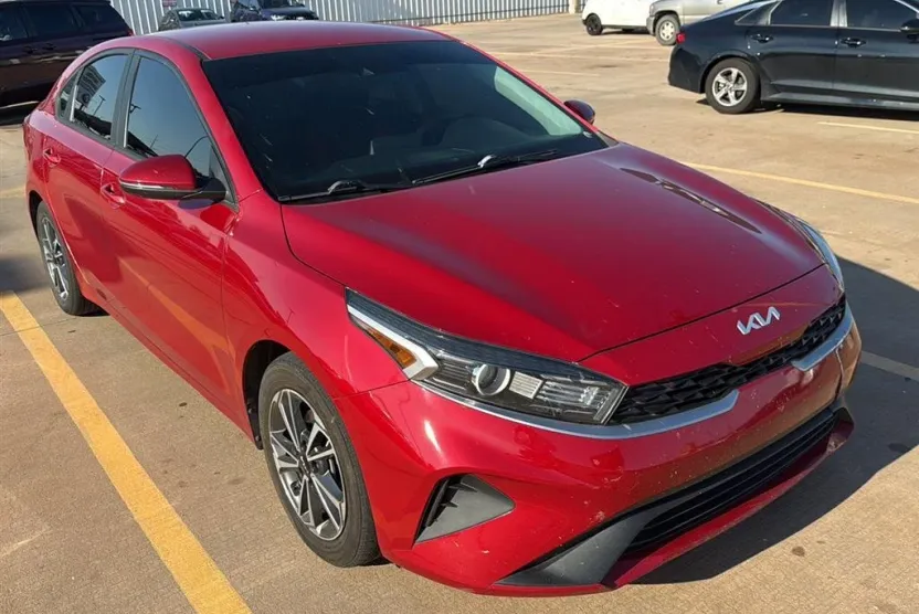 2022 Kia Forte LXS photo 1