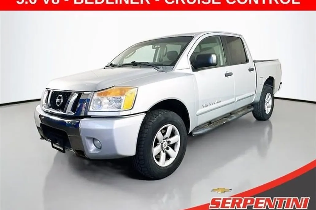 2010 Nissan Titan SE photo 1