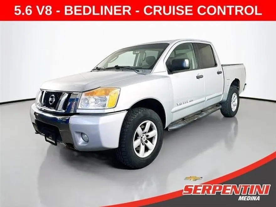 2010 Nissan Titan SE photo 1