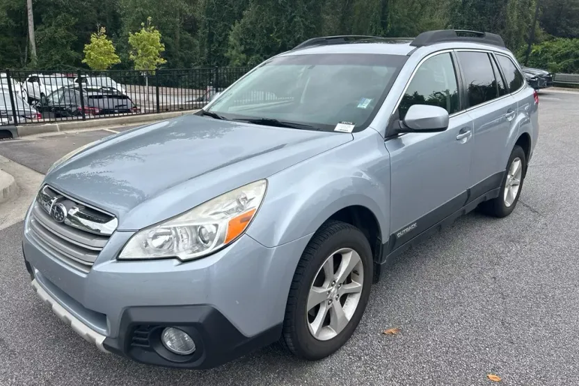 2013 Subaru Outback Limited photo 1