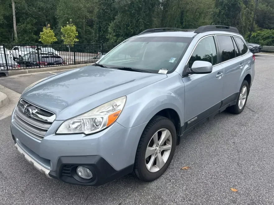 2013 Subaru Outback 2.5i Limited photo 1