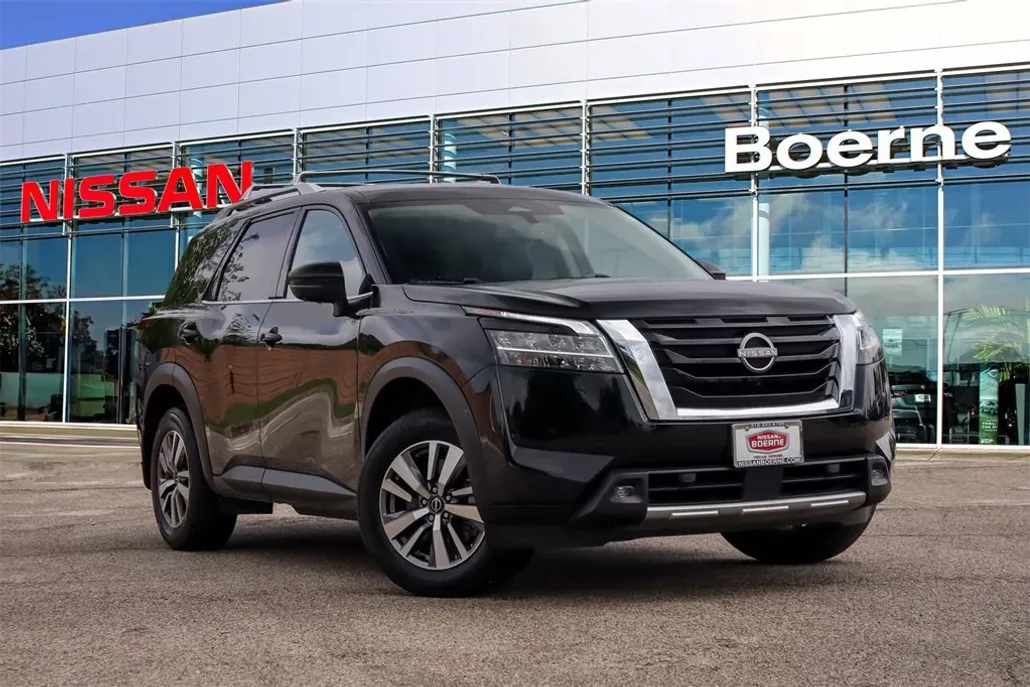 2022 Nissan Pathfinder SL photo 1