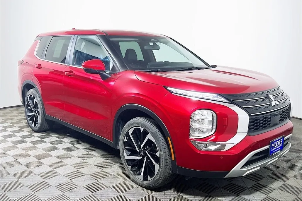 2024 Mitsubishi Outlander SE photo 1
