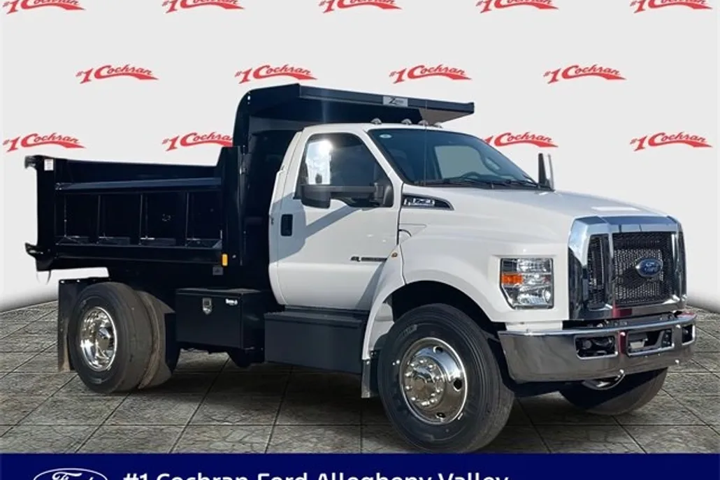 2025 Ford F-750 Base photo 1